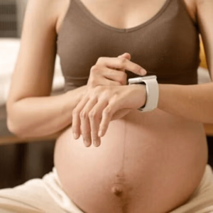 Kvinde klar til at føde og identificere tegn på fødslen