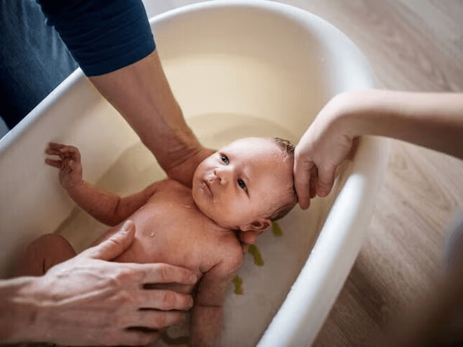 Hur badar man en nyfödd bebis? Hur badar man en nyfödd bebis?